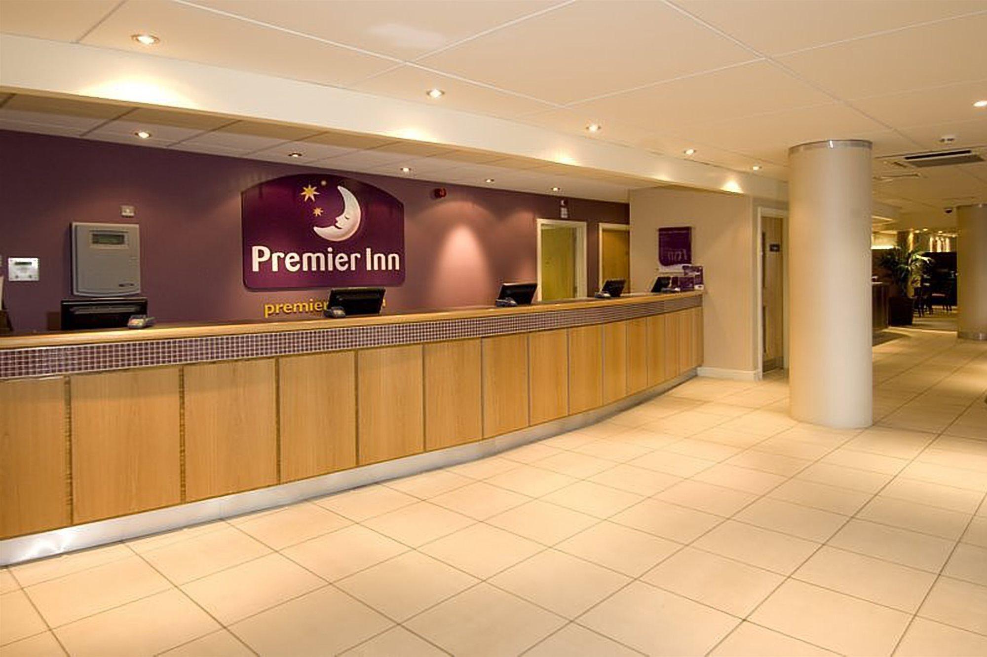 Premier Inn Manchester Airport Runger Lane North Hale  Zewnętrze zdjęcie