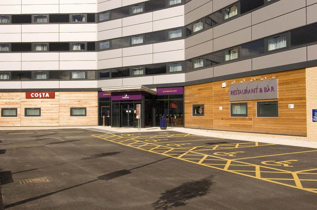Premier Inn Manchester Airport Runger Lane North Hale  Zewnętrze zdjęcie